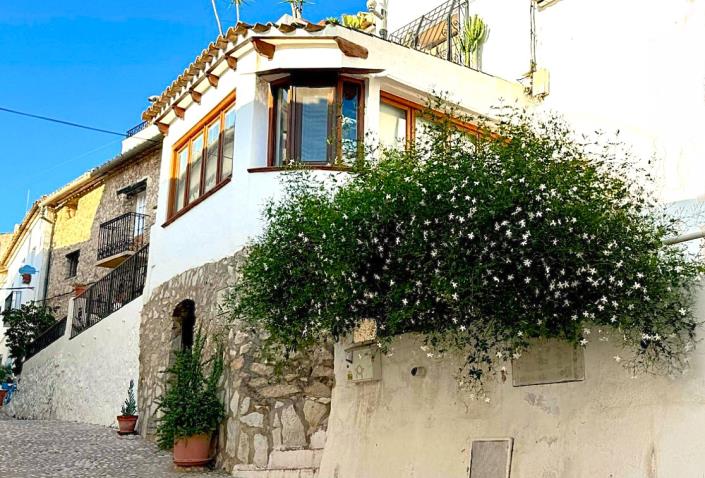 Image No.1-3 Bed Townhouse for sale