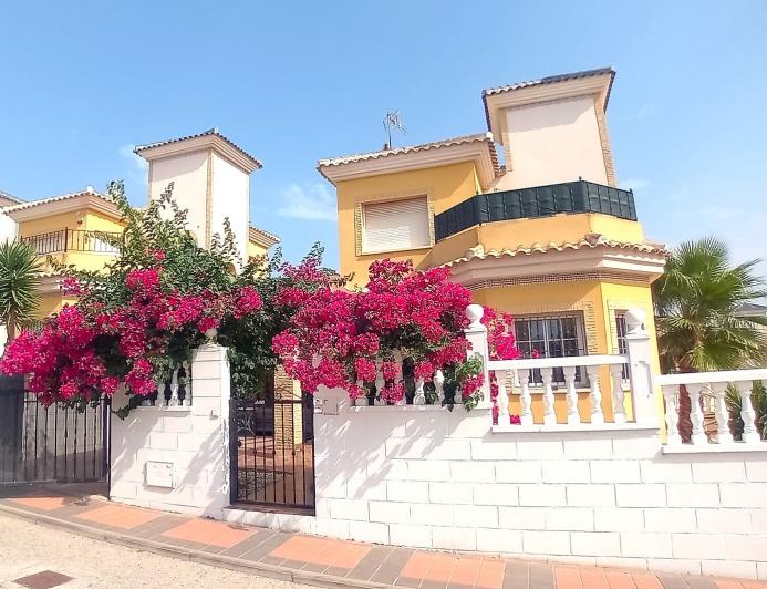 Image No.1-3 Bed Villa / Detached for sale