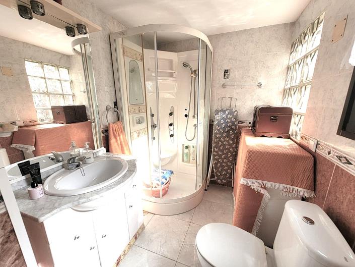 Image No.13-2 Bed Bungalow for sale