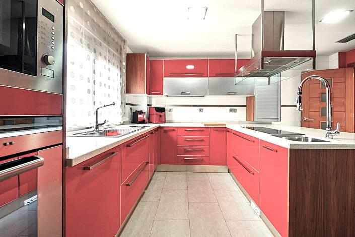 Image No.12-4 Bed Villa / Detached for sale