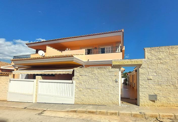 Image No.1-6 Bed Villa for sale
