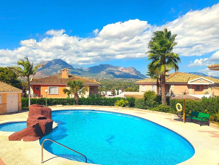 Image No.2-6 Bed Villa for sale