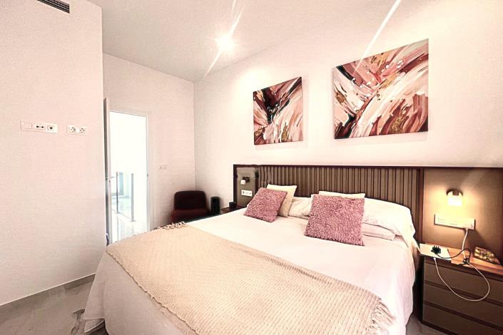 Image No.13-3 Bed Villa / Detached for sale