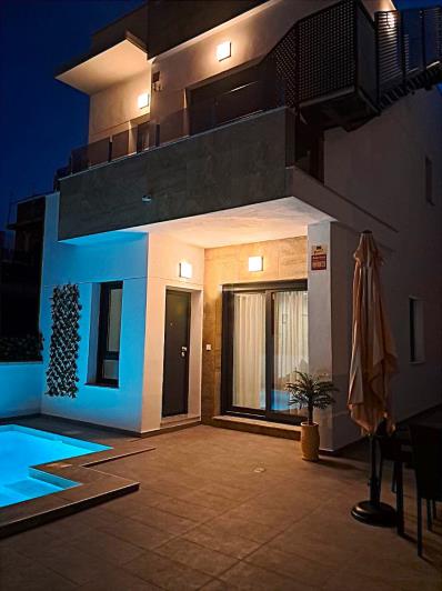 Image No.8-3 Bed Villa / Detached for sale