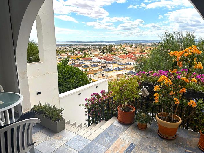 Image No.6-2 Bed Semi-Detached for sale