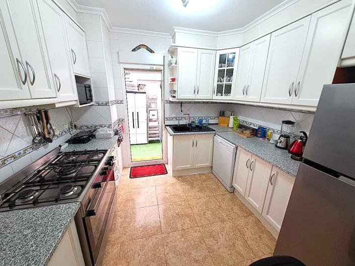 Image No.11-3 Bed Townhouse for sale