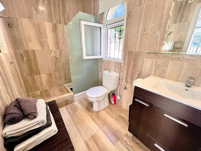 Image No.10-3 Bed Villa / Detached for sale