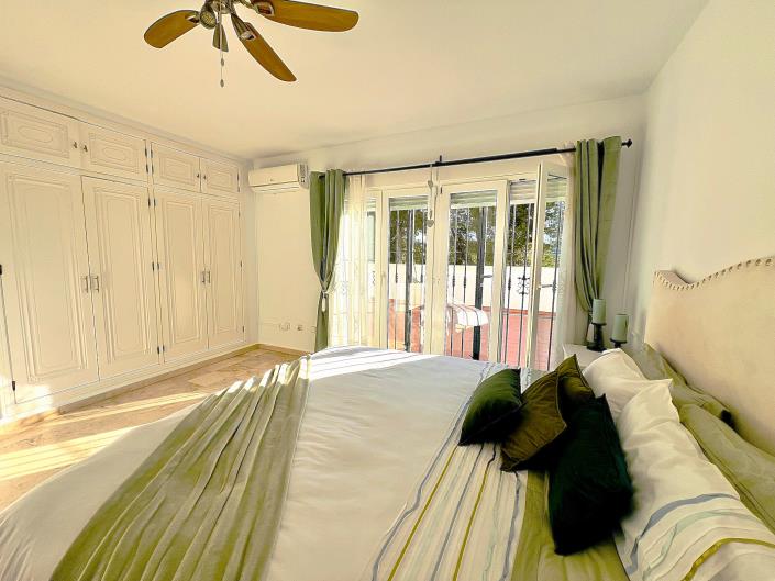 Image No.12-3 Bed Villa / Detached for sale