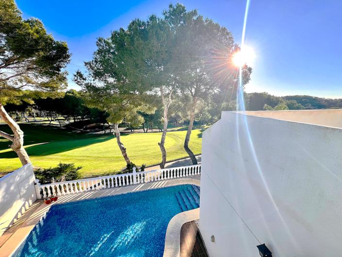 Image No.13-3 Bed Villa / Detached for sale