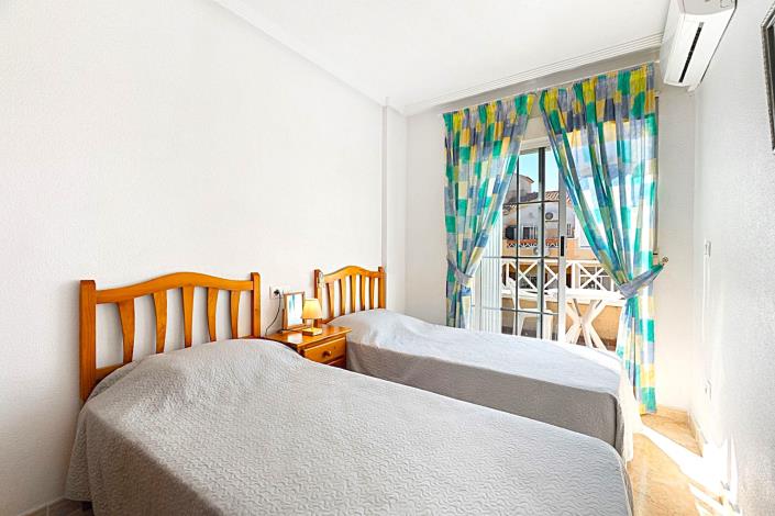 Image No.16-2 Bed Townhouse for sale