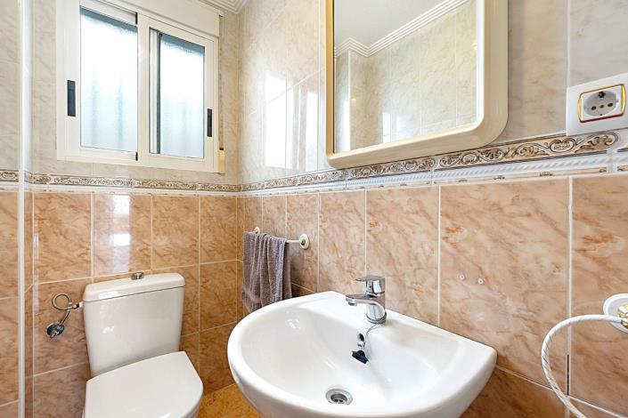 Image No.17-2 Bed Townhouse for sale