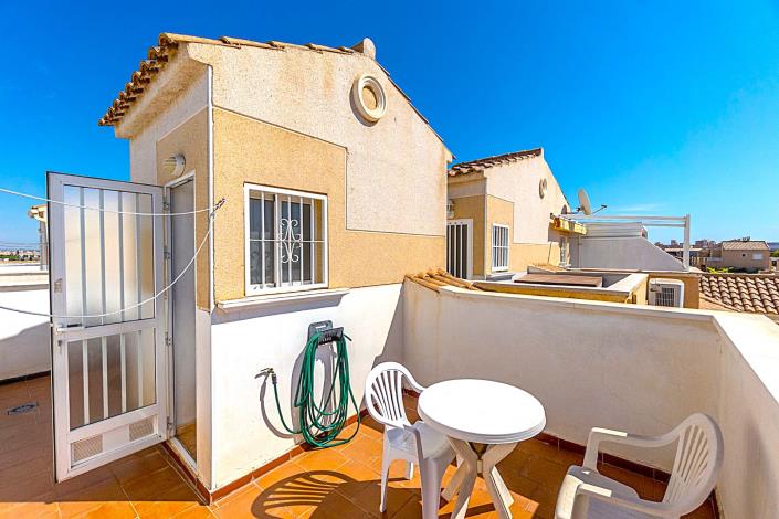 Image No.20-2 Bed Townhouse for sale