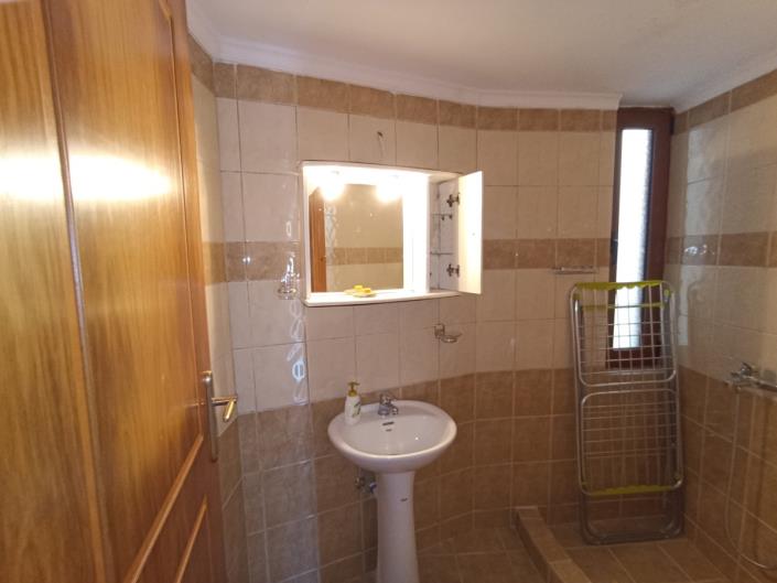 Image No.12-2 Bed House for sale