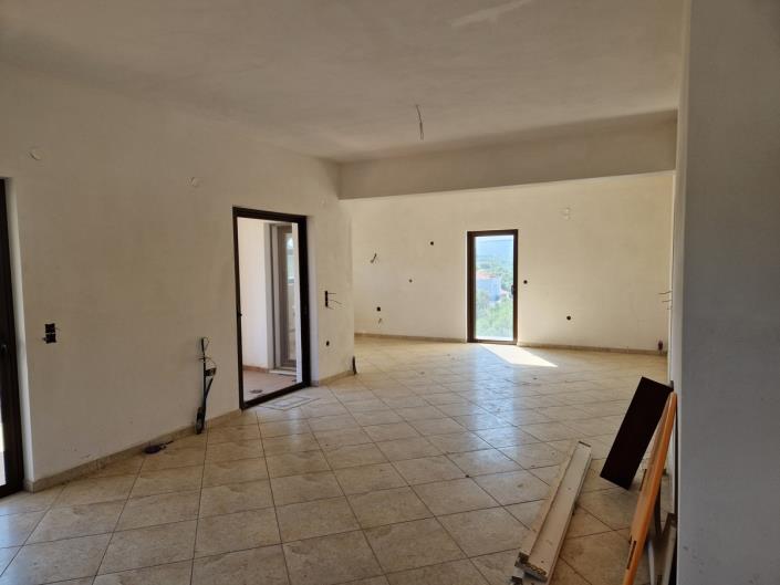 Image No.10-3 Bed House for sale