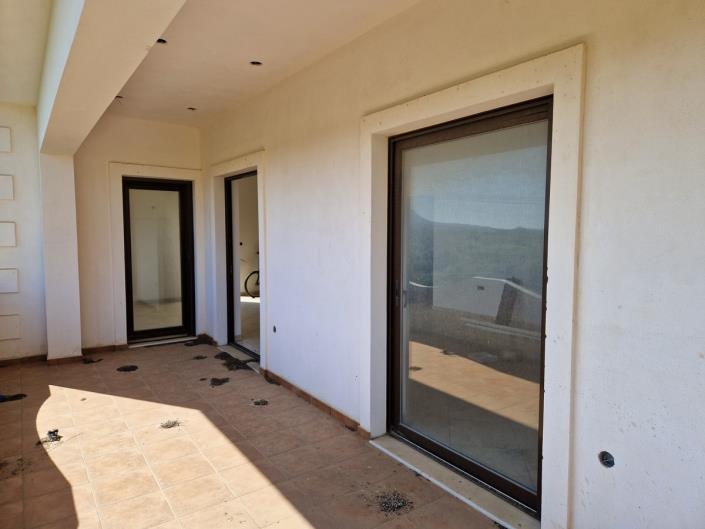 Image No.12-3 Bed House for sale