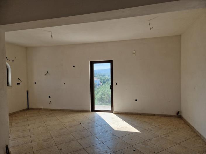 Image No.18-3 Bed House for sale