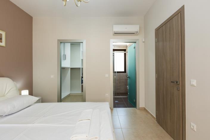 Image No.33-5 Bed Villa / Detached for sale