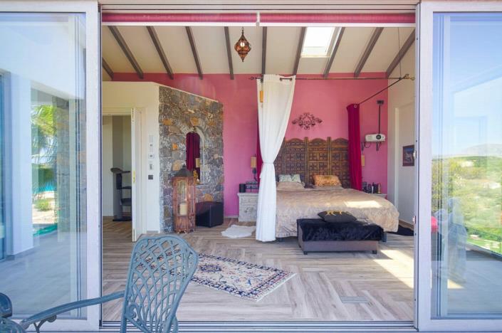 Image No.35-5 Bed Villa / Detached for sale