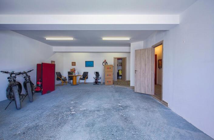 Image No.45-5 Bed Villa / Detached for sale