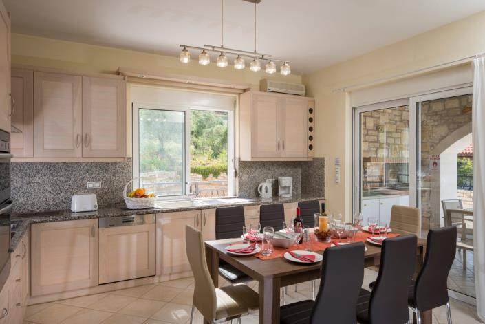 Image No.9-5 Bed Villa / Detached for sale