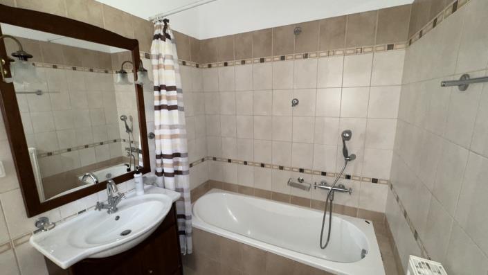 Image No.33-5 Bed Villa / Detached for sale