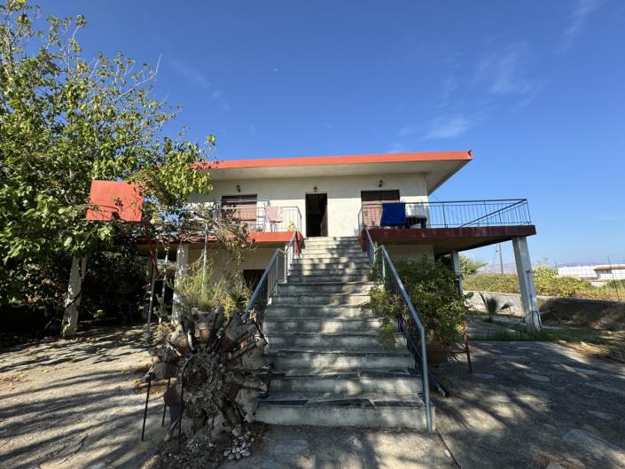 Image No.1-5 Bed House for sale