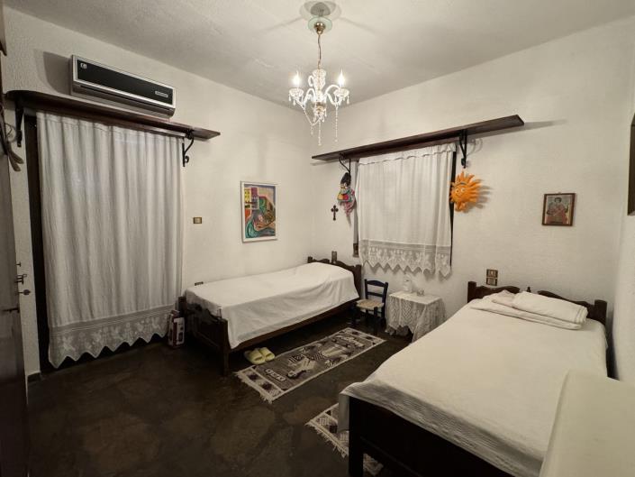 Image No.9-5 Bed House for sale