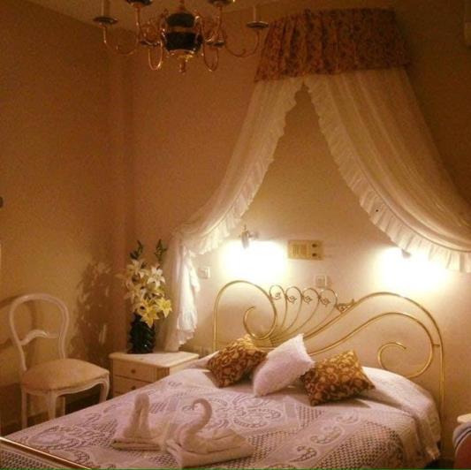 Image No.20-12 Bed Hotel for sale