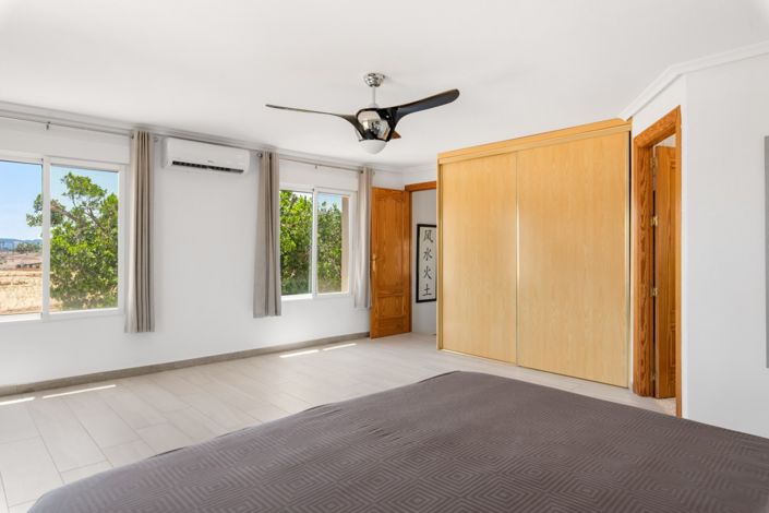 Image No.26-4 Bed Finca for sale