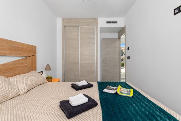 Image No.17-3 Bed Property for sale