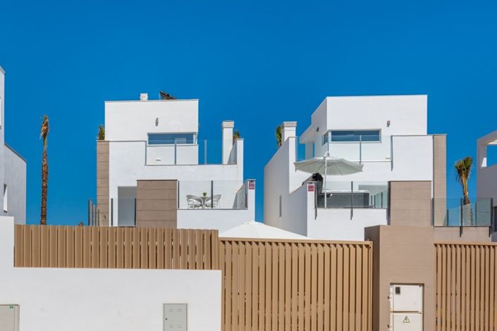 Image No.30-3 Bed Property for sale