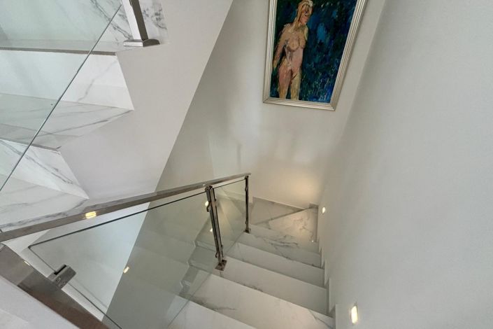 Image No.14-3 Bed Property for sale