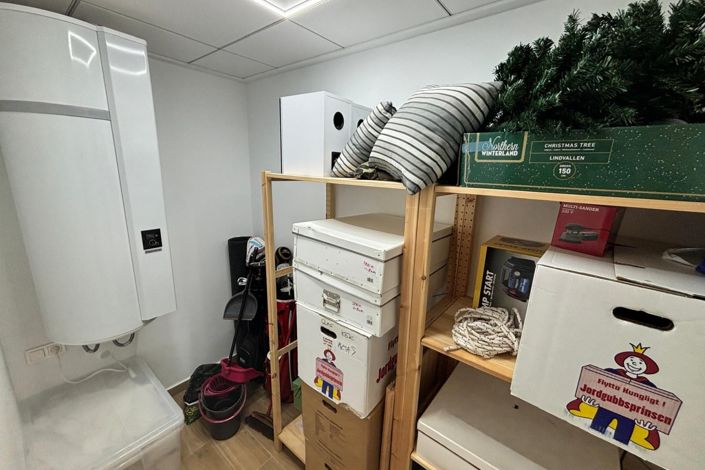 Image No.17-3 Bed Property for sale