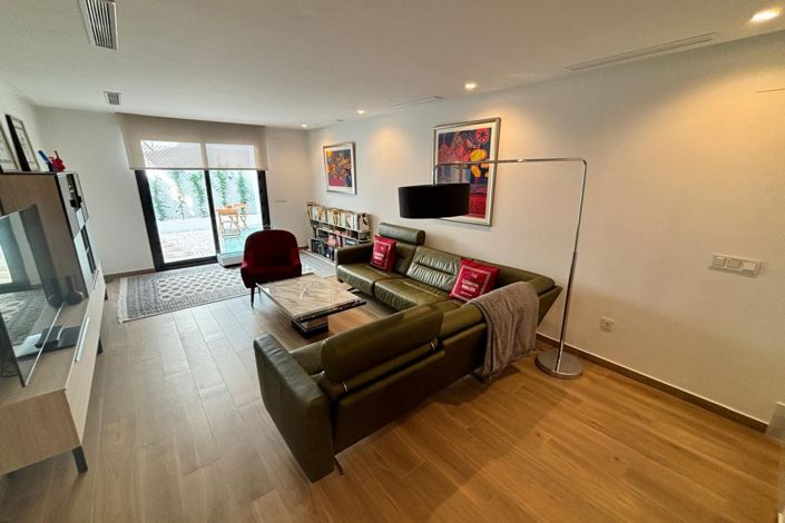 Image No.18-3 Bed Property for sale