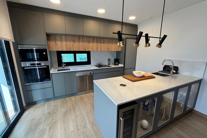 Image No.28-3 Bed Property for sale