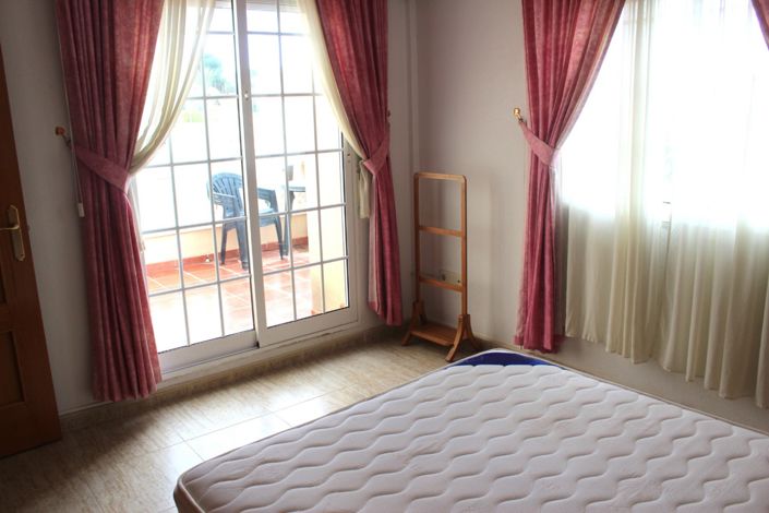 Image No.16-3 Bed Semi-Detached for sale