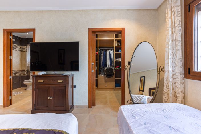 Image No.14-4 Bed Villa for sale