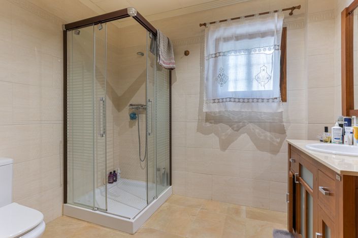 Image No.8-4 Bed Villa for sale