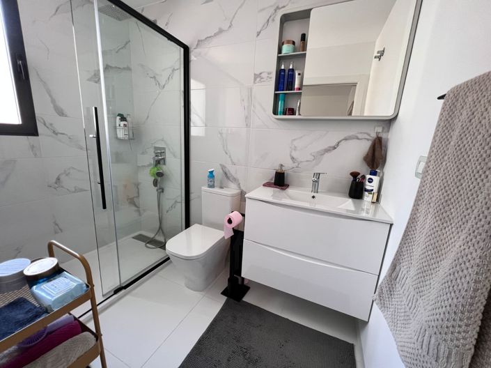 Image No.9-2 Bed Property for sale