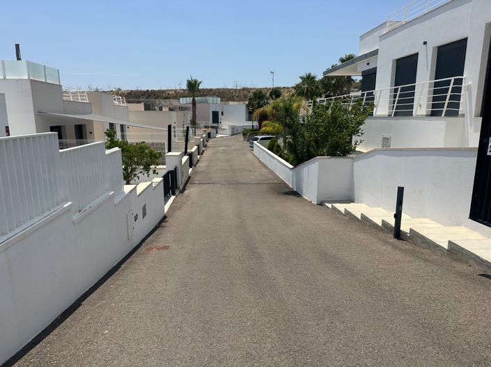 Image No.38-5 Bed Villa for sale