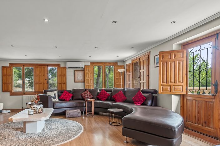 Image No.11-4 Bed Property for sale