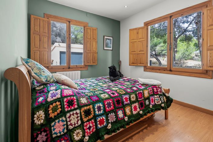 Image No.19-4 Bed Property for sale