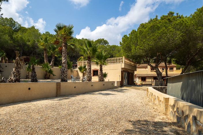 Image No.2-4 Bed Property for sale