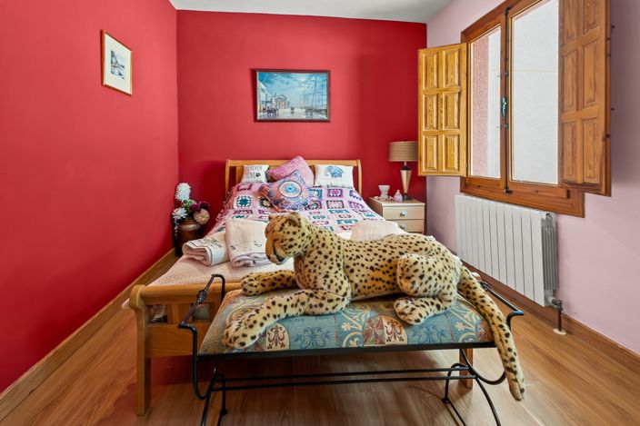 Image No.23-4 Bed Property for sale