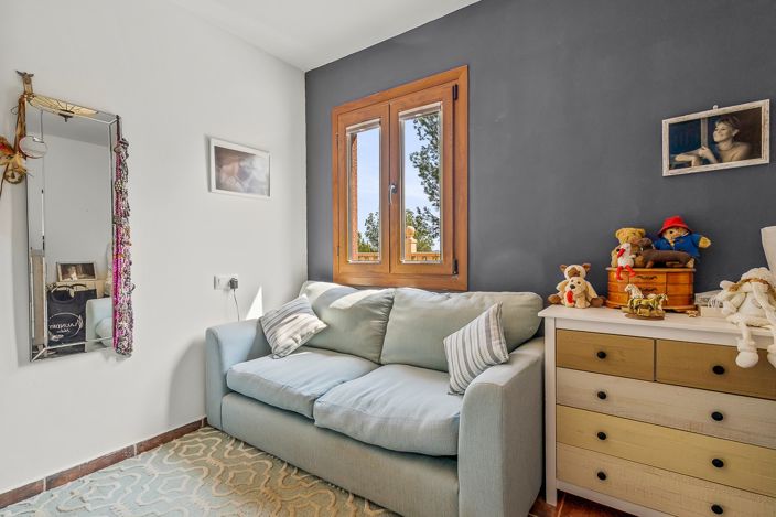 Image No.26-4 Bed Property for sale