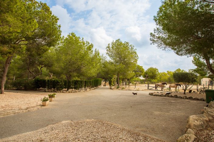 Image No.33-4 Bed Property for sale