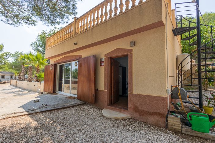 Image No.4-4 Bed Property for sale