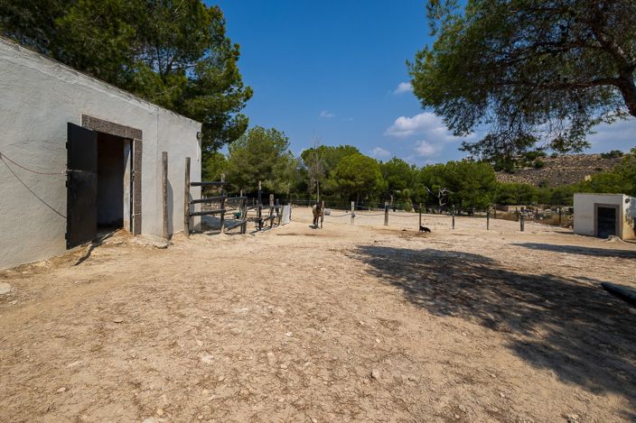 Image No.47-4 Bed Property for sale