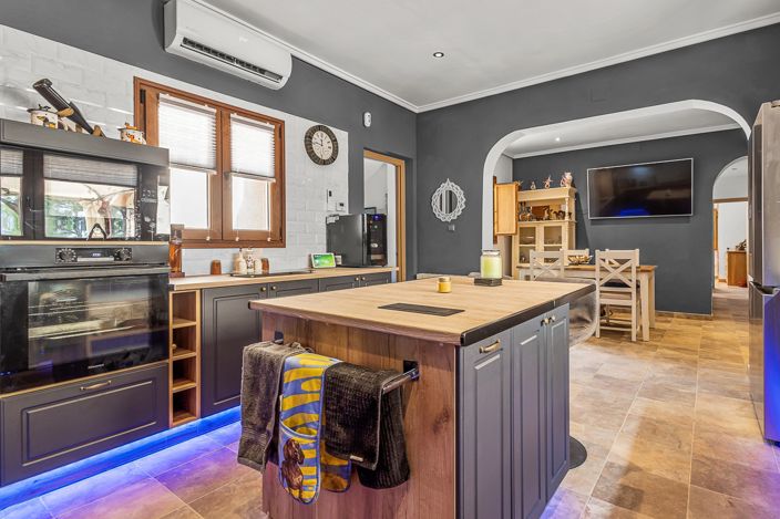 Image No.6-4 Bed Property for sale