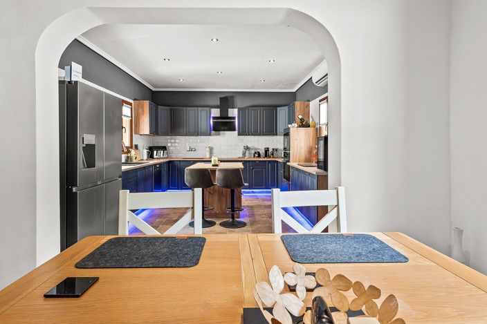 Image No.7-4 Bed Property for sale